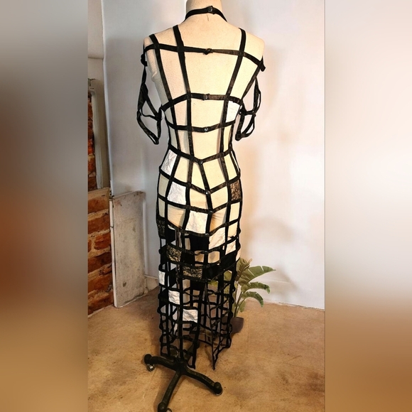 Handmade Chic Black and Cream Grid Dress. Under Dress Not Included. Size 10 - Picture 9 of 15